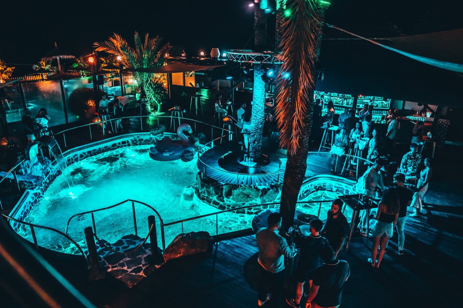 Fiesta nocturna en Mandala Beach Club